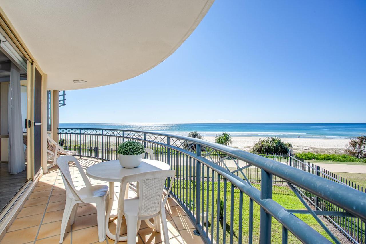 Golden Riviera Absolute Beachfront Resort Gold Coast Esterno foto