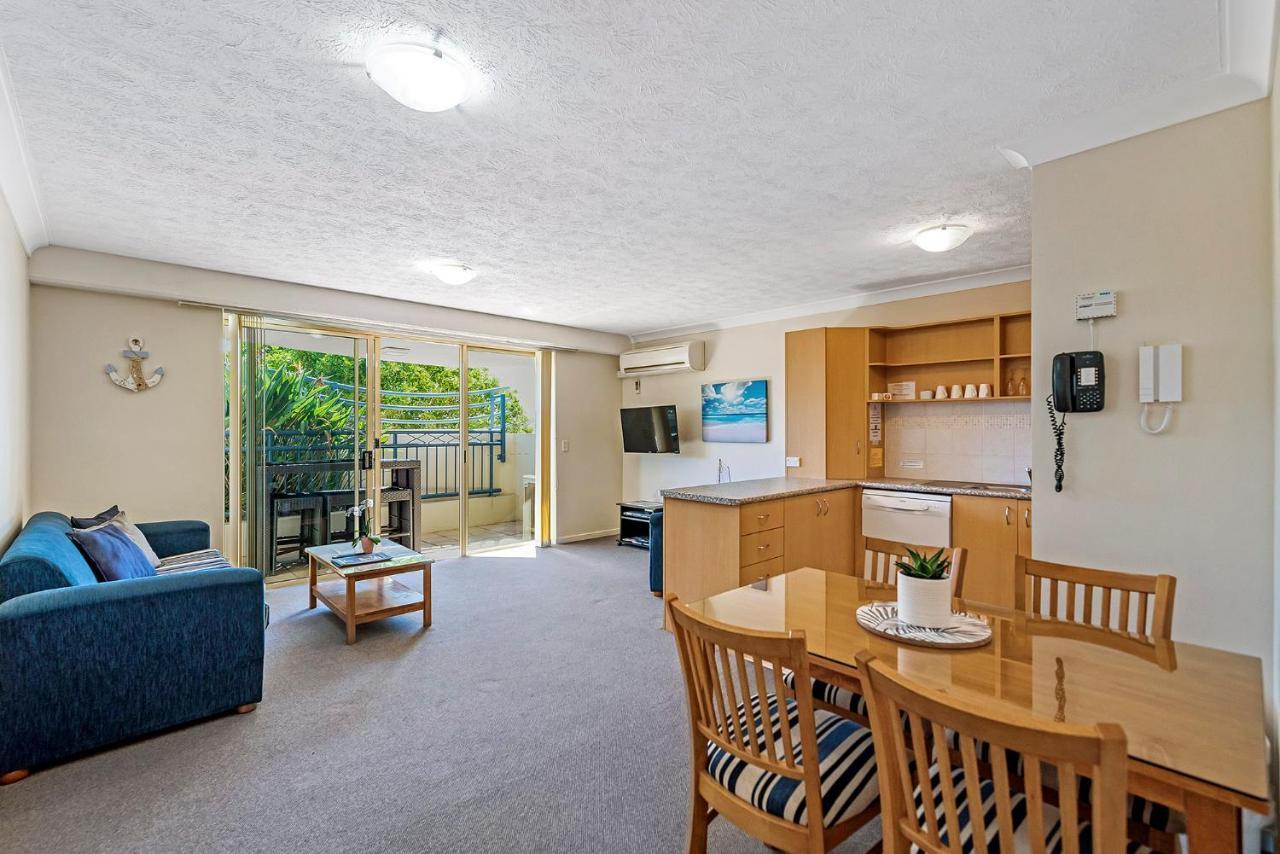 Golden Riviera Absolute Beachfront Resort Gold Coast Esterno foto