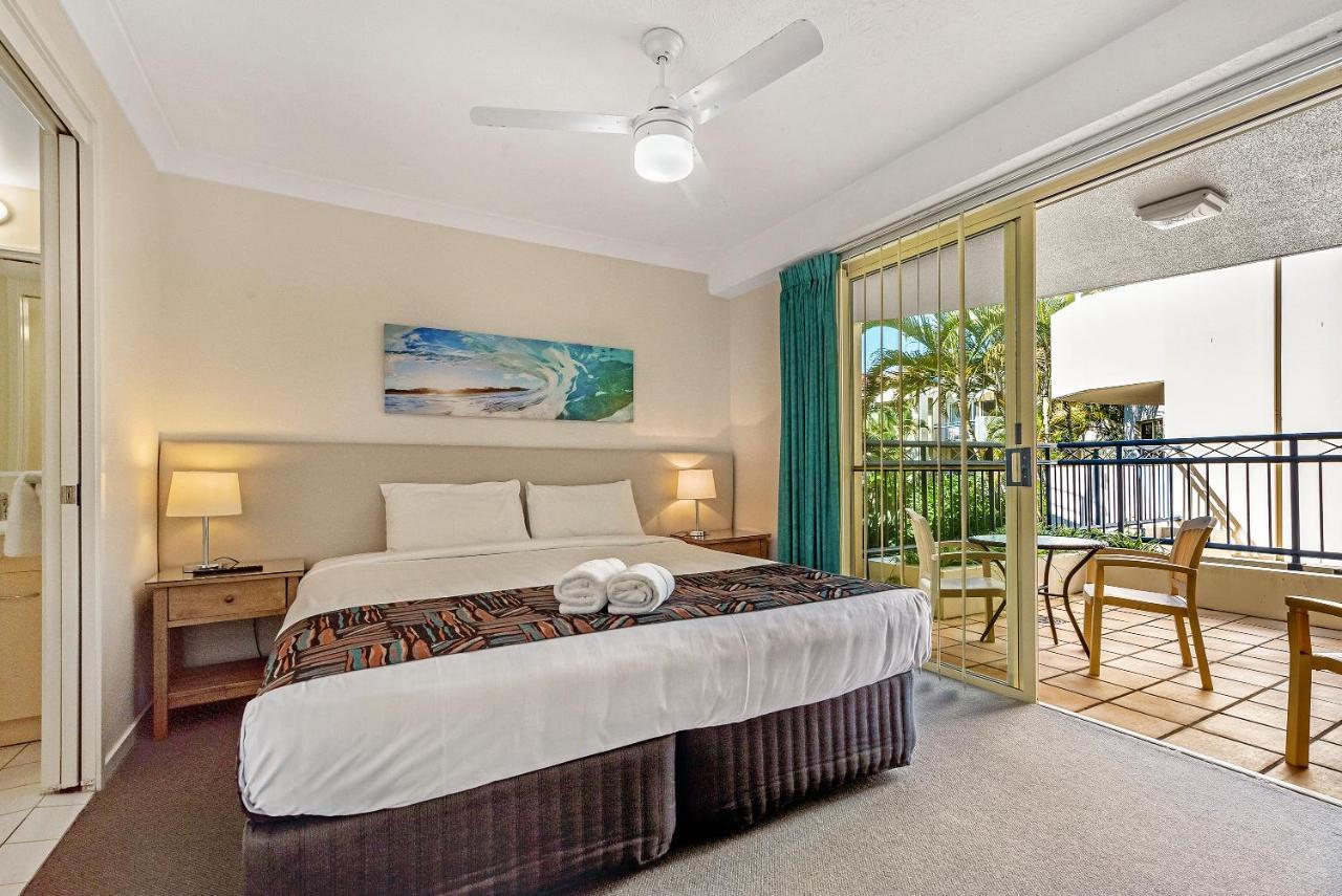 Golden Riviera Absolute Beachfront Resort Gold Coast Esterno foto