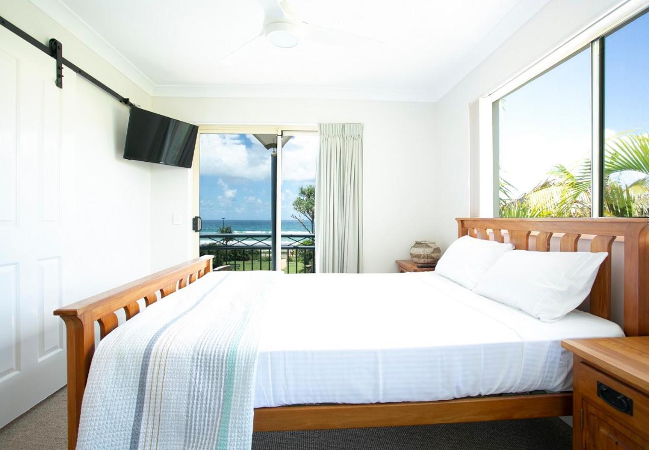 Golden Riviera Absolute Beachfront Resort Gold Coast Esterno foto