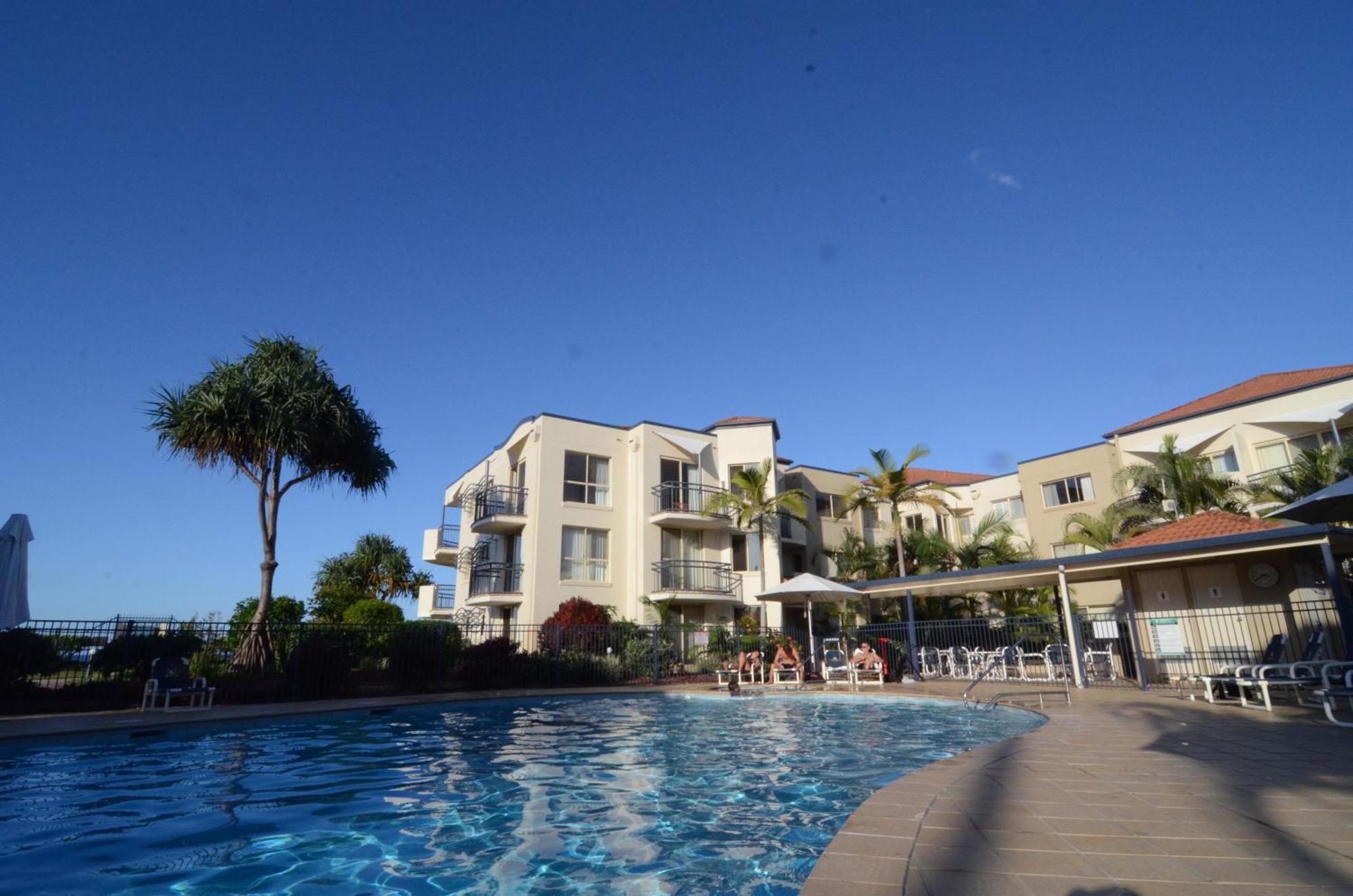 Golden Riviera Absolute Beachfront Resort Gold Coast Esterno foto