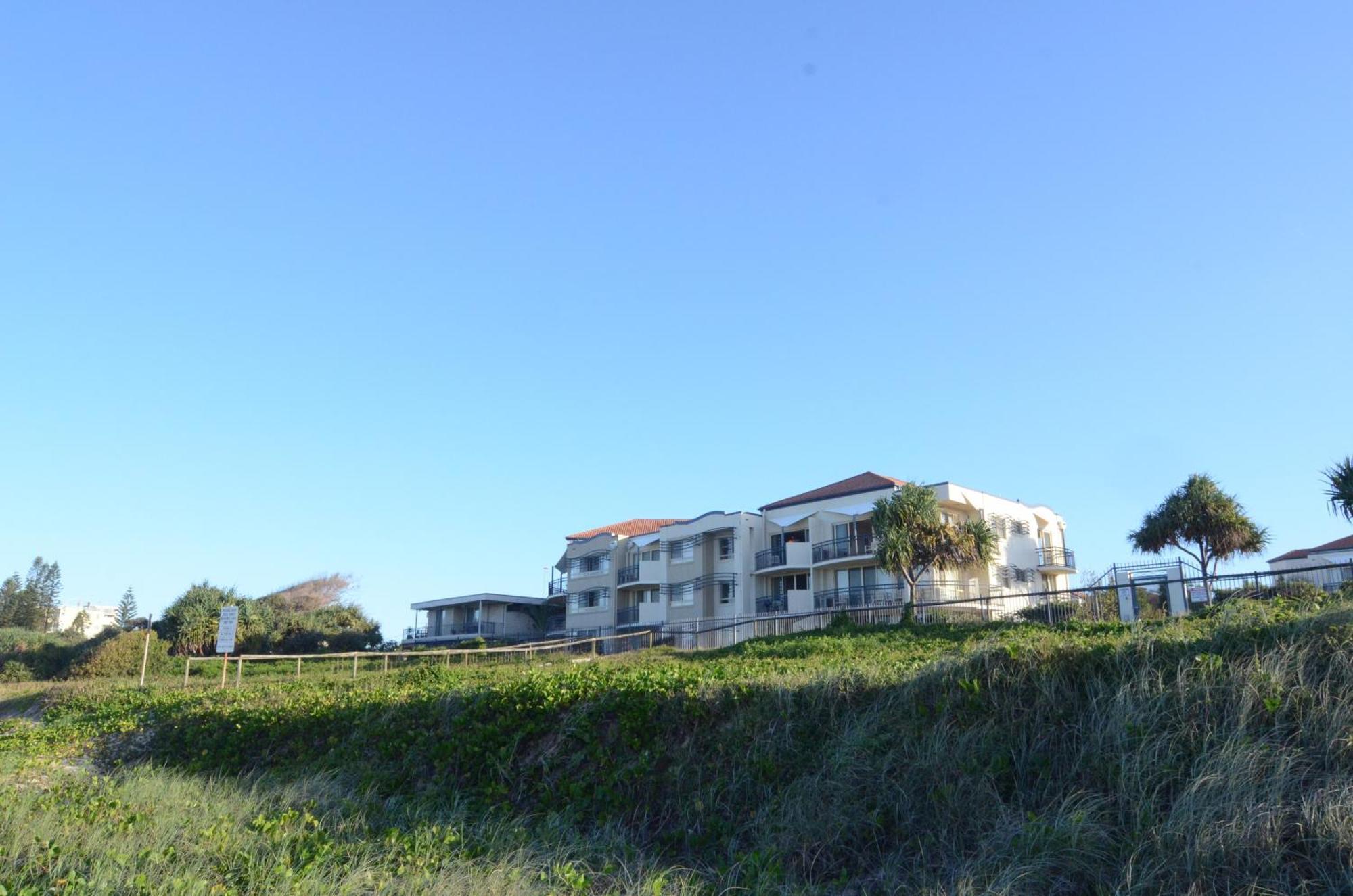 Golden Riviera Absolute Beachfront Resort Gold Coast Esterno foto