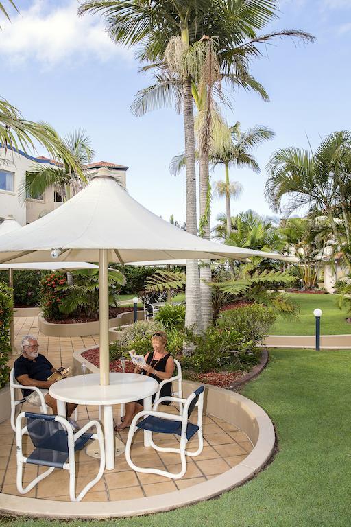 Golden Riviera Absolute Beachfront Resort Gold Coast Esterno foto