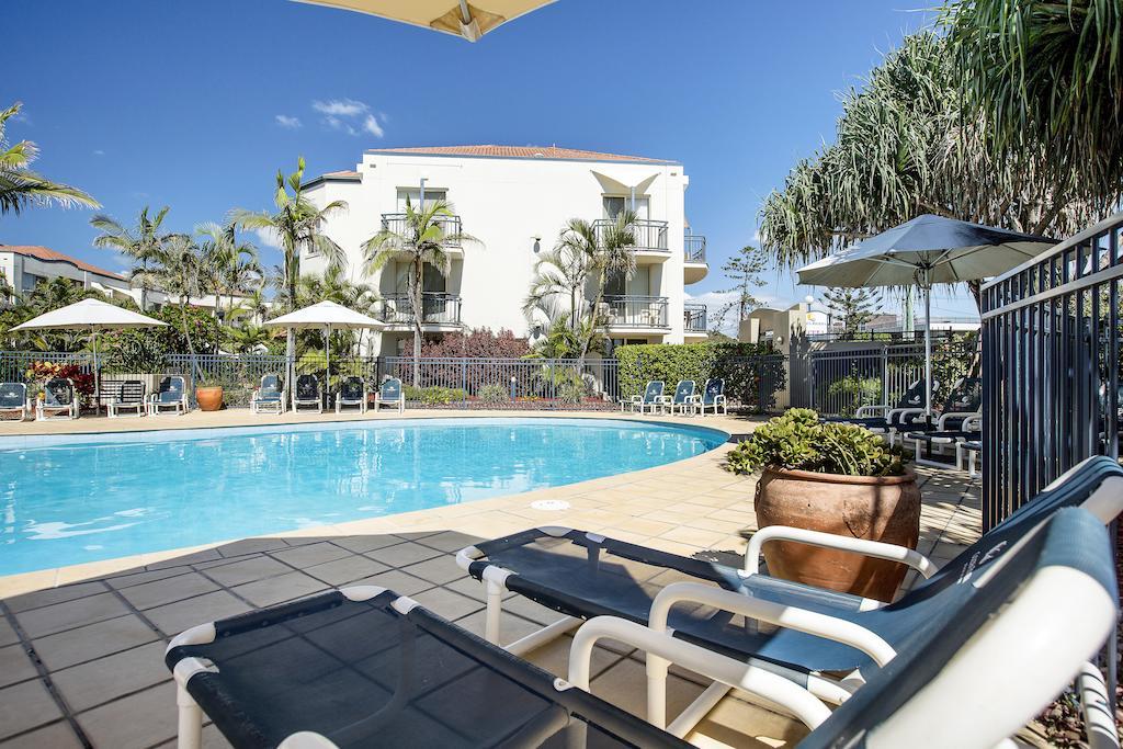 Golden Riviera Absolute Beachfront Resort Gold Coast Esterno foto