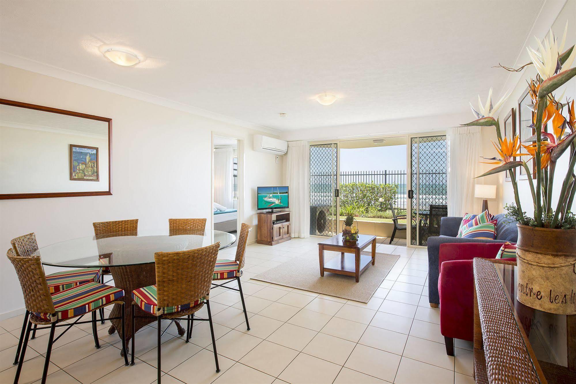 Golden Riviera Absolute Beachfront Resort Gold Coast Esterno foto