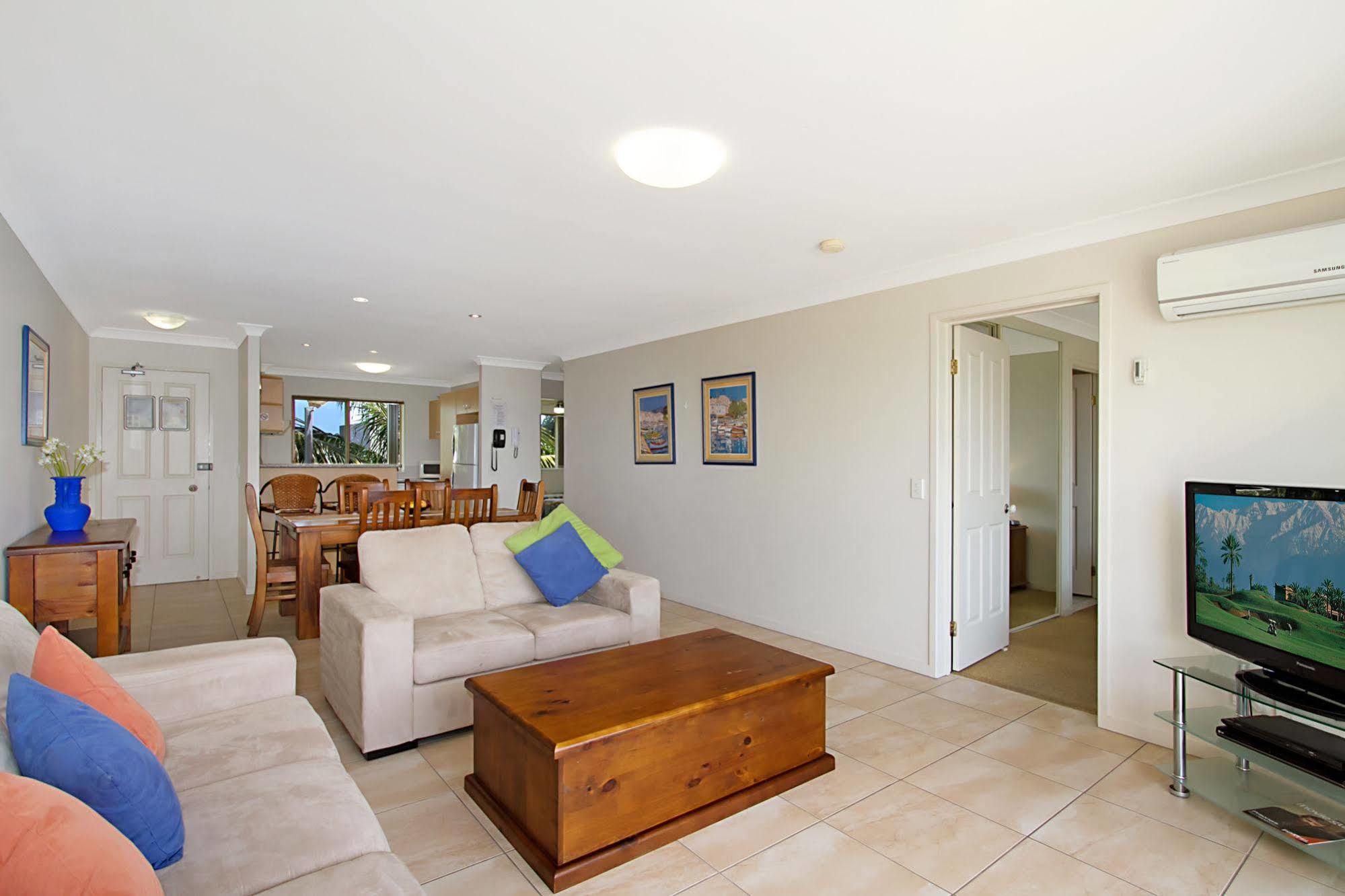 Golden Riviera Absolute Beachfront Resort Gold Coast Esterno foto