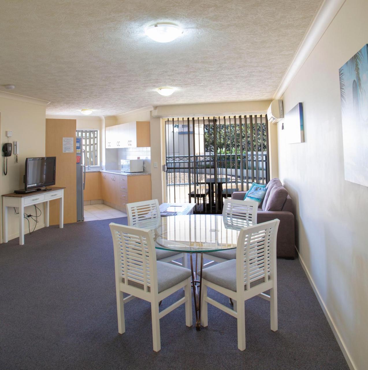 Golden Riviera Absolute Beachfront Resort Gold Coast Esterno foto