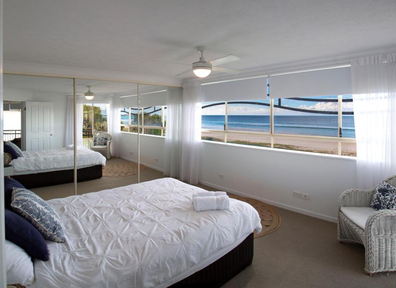 Golden Riviera Absolute Beachfront Resort Gold Coast Esterno foto