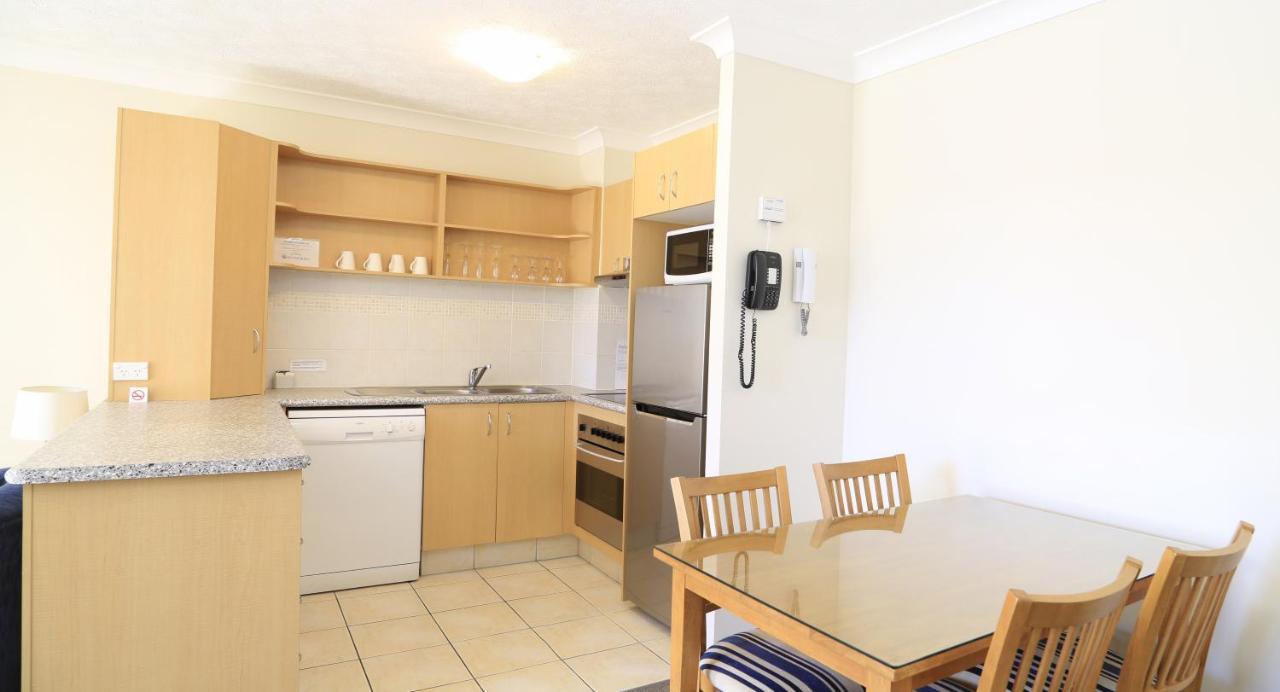 Golden Riviera Absolute Beachfront Resort Gold Coast Esterno foto