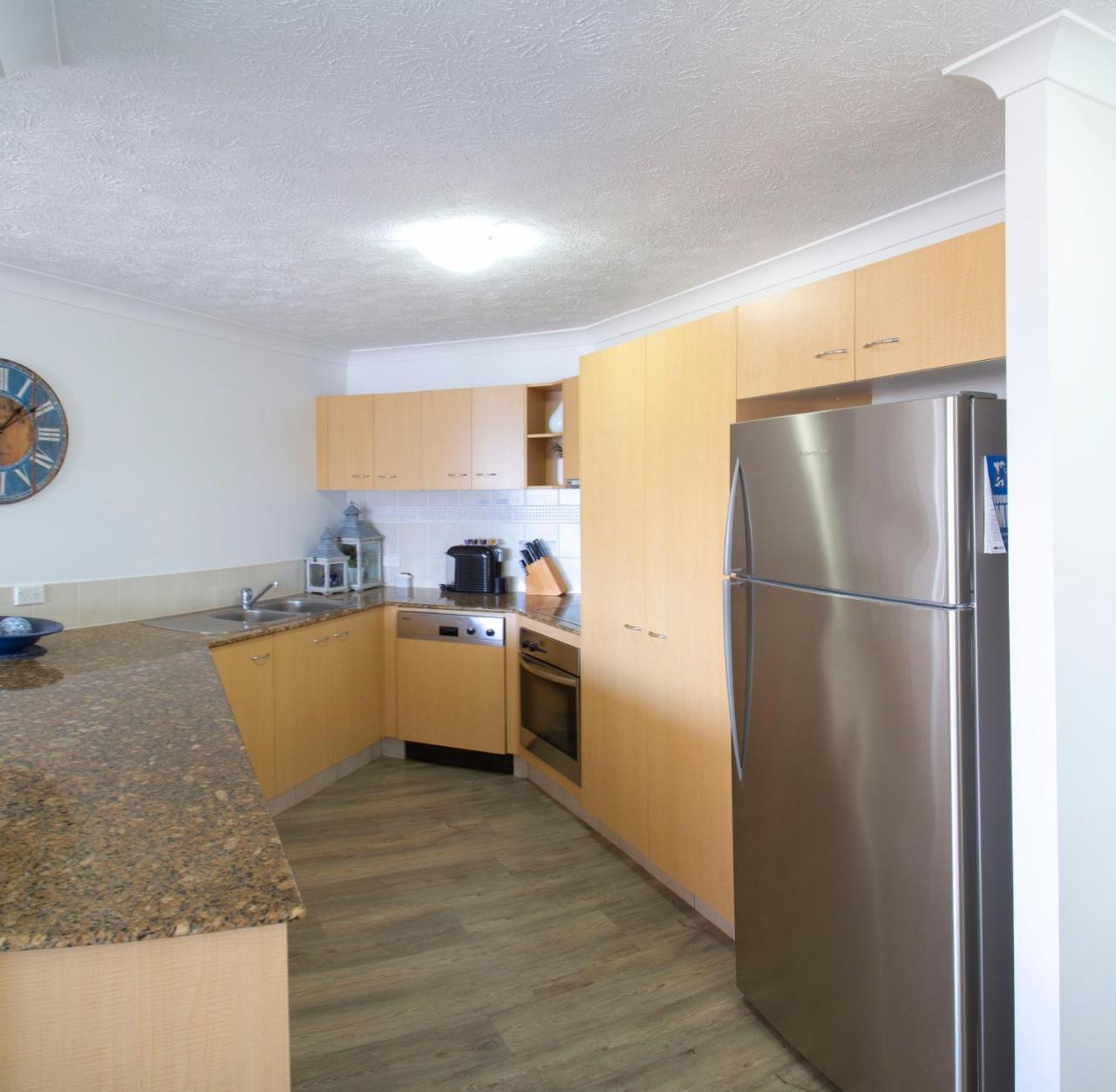 Golden Riviera Absolute Beachfront Resort Gold Coast Esterno foto