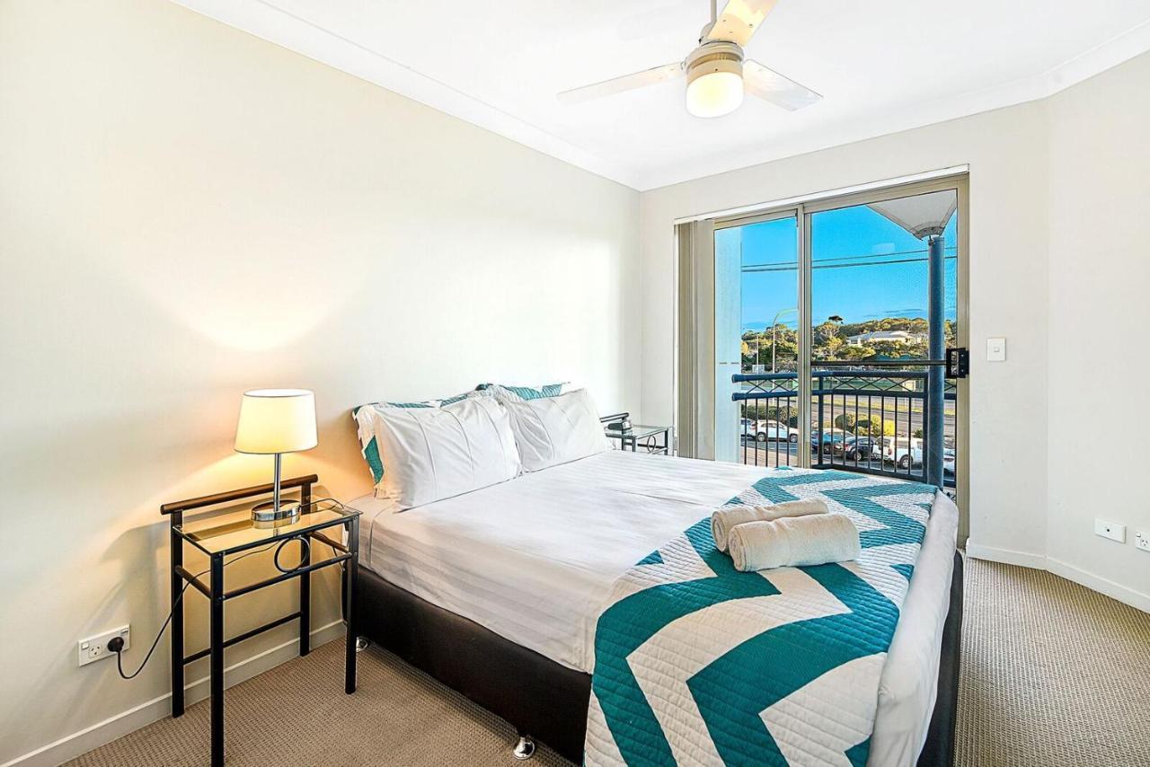 Golden Riviera Absolute Beachfront Resort Gold Coast Esterno foto