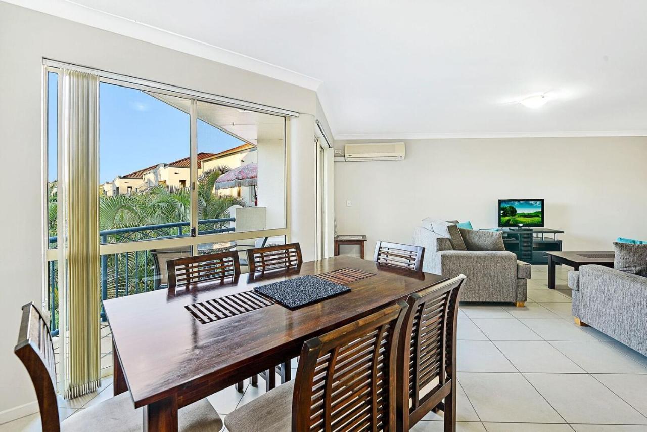 Golden Riviera Absolute Beachfront Resort Gold Coast Esterno foto