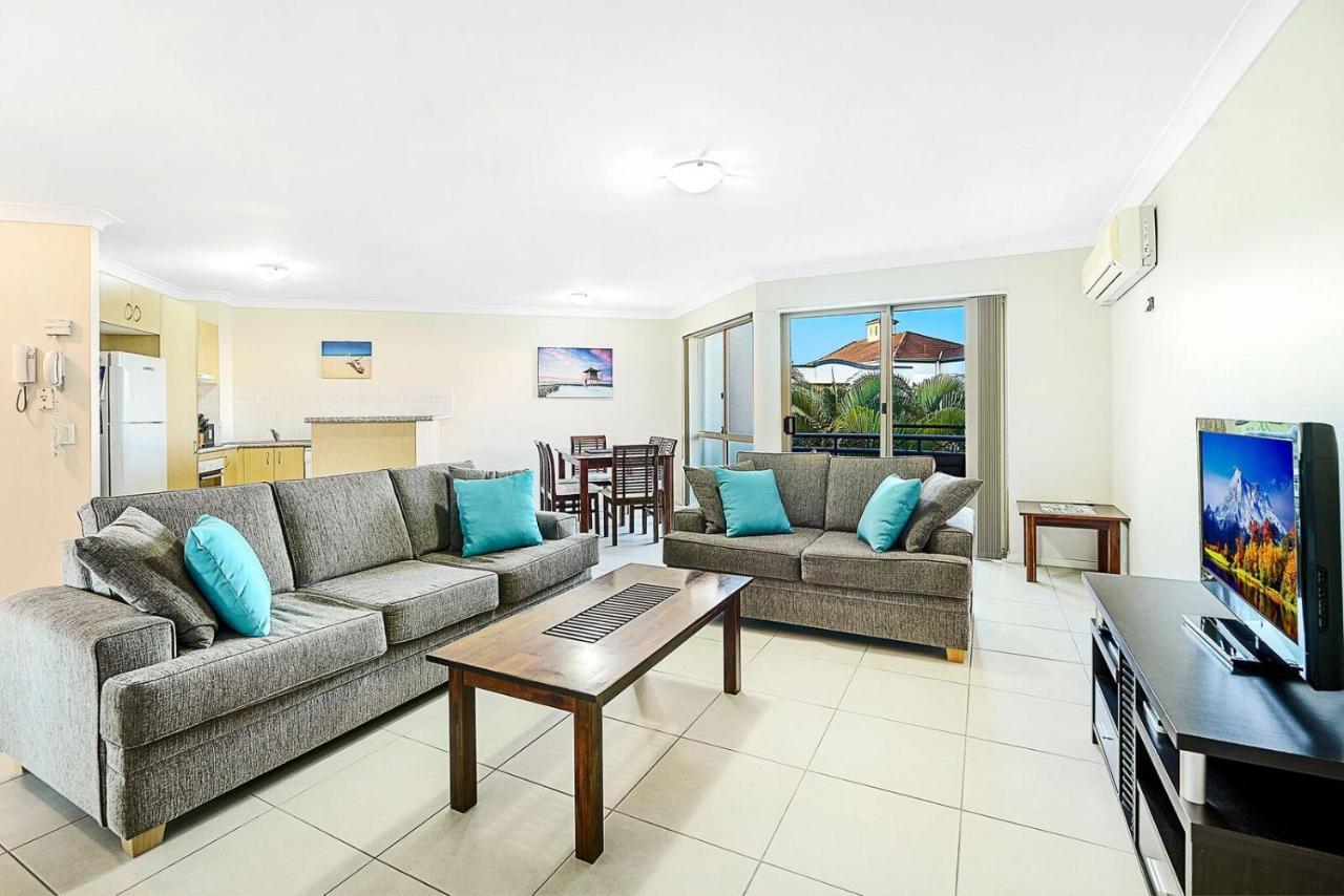 Golden Riviera Absolute Beachfront Resort Gold Coast Esterno foto