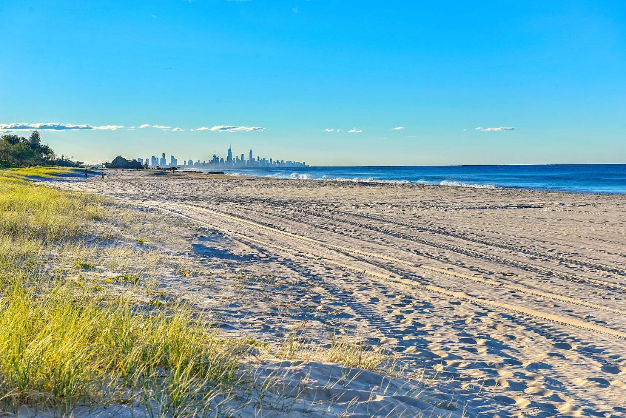 Golden Riviera Absolute Beachfront Resort Gold Coast Esterno foto