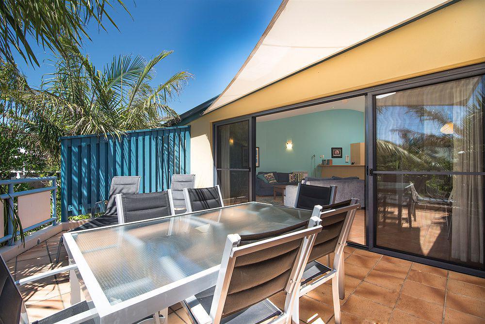 Golden Riviera Absolute Beachfront Resort Gold Coast Esterno foto